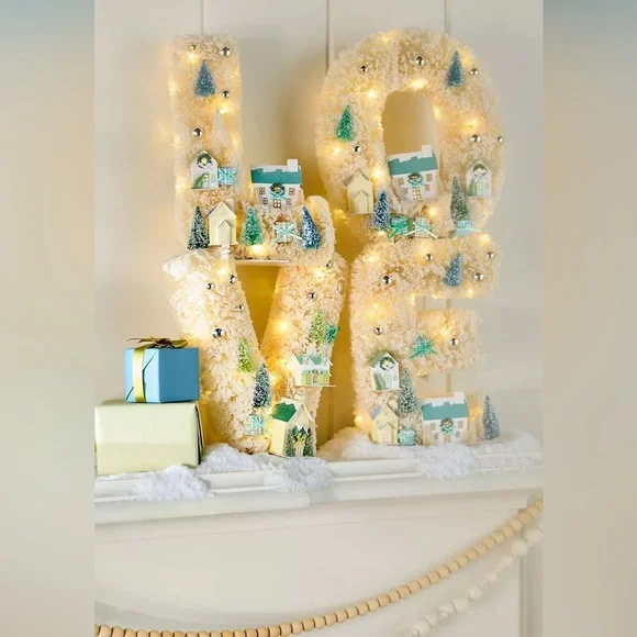 Anthropologie NIB Festive “LOVE” Light-Up Diorama - Picture 2 of 2